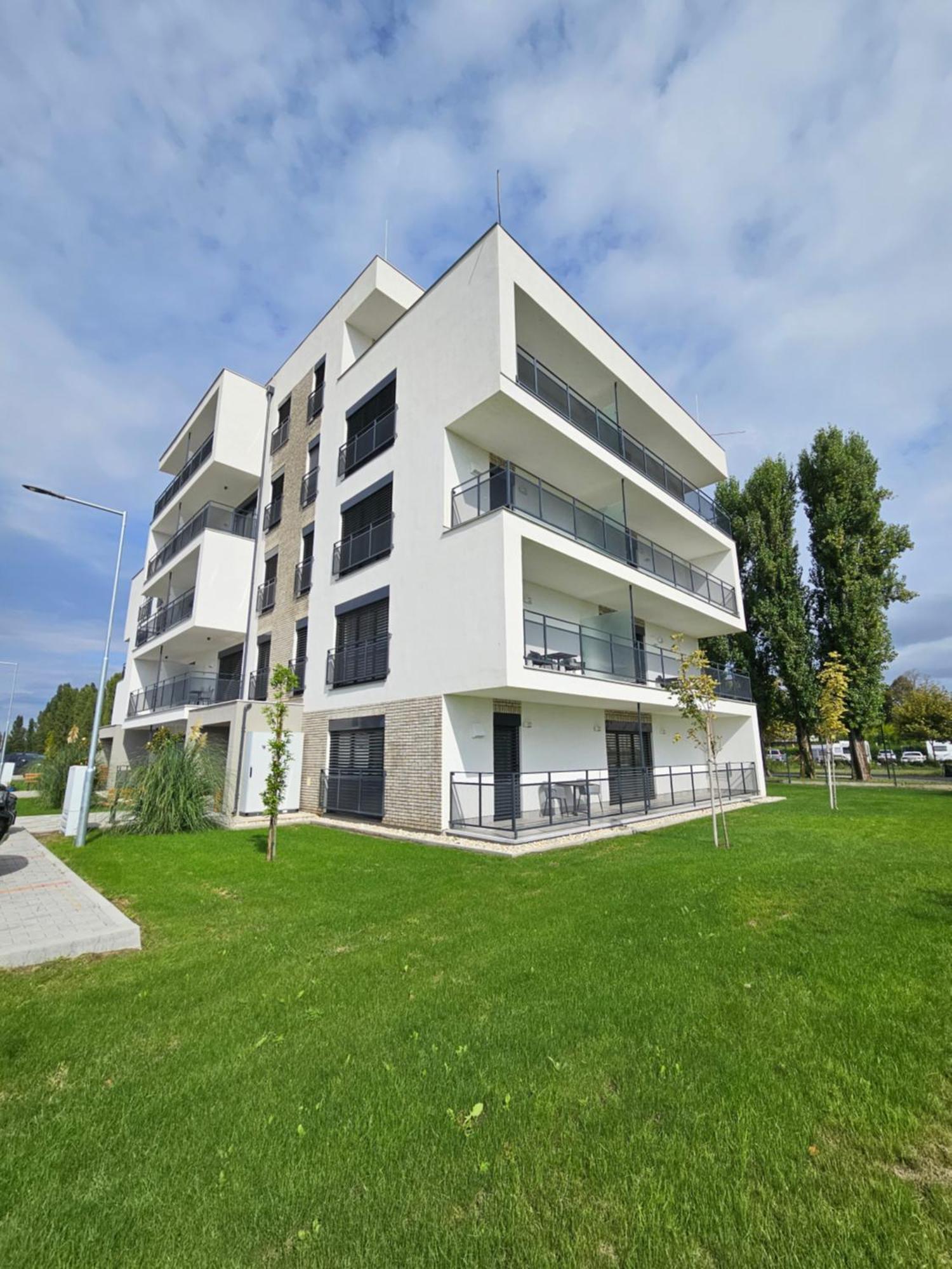 Harmonia Riva Apartman B11 Dunajská Streda المظهر الخارجي الصورة